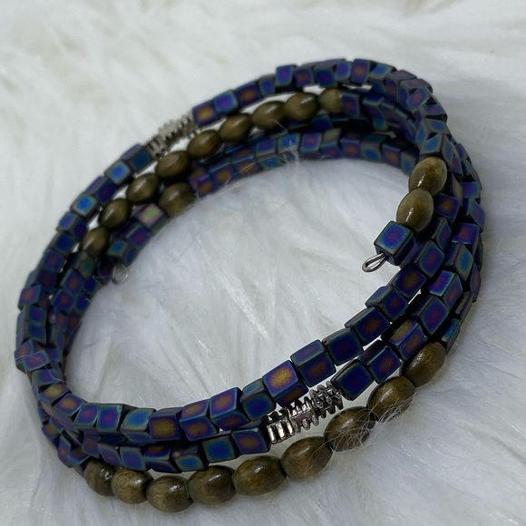Iridescent Peacock & Wood Memory Wire Wrap Bracelet - Handmade Boho - Picture 5 of 15